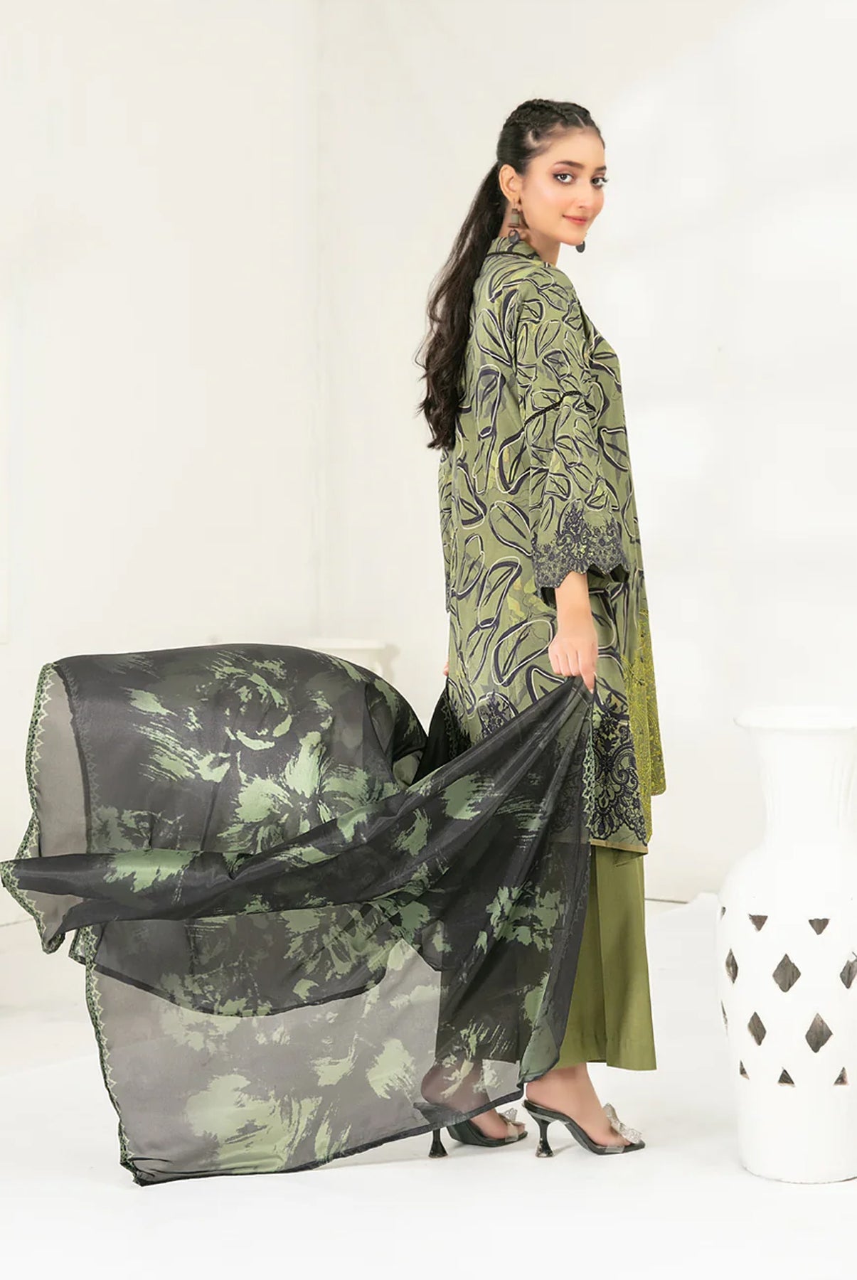 3 PIECE | FASHA | EMBROIDERED VISCOSE SUIT - ALZENATawakkal_Fasha_D - 3682_S