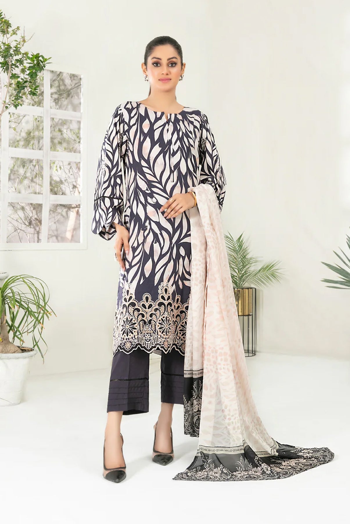 3 PIECE | FASHA | EMBROIDERED VISCOSE SUIT - ALZENATawakkal_Fasha_D - 3684_S